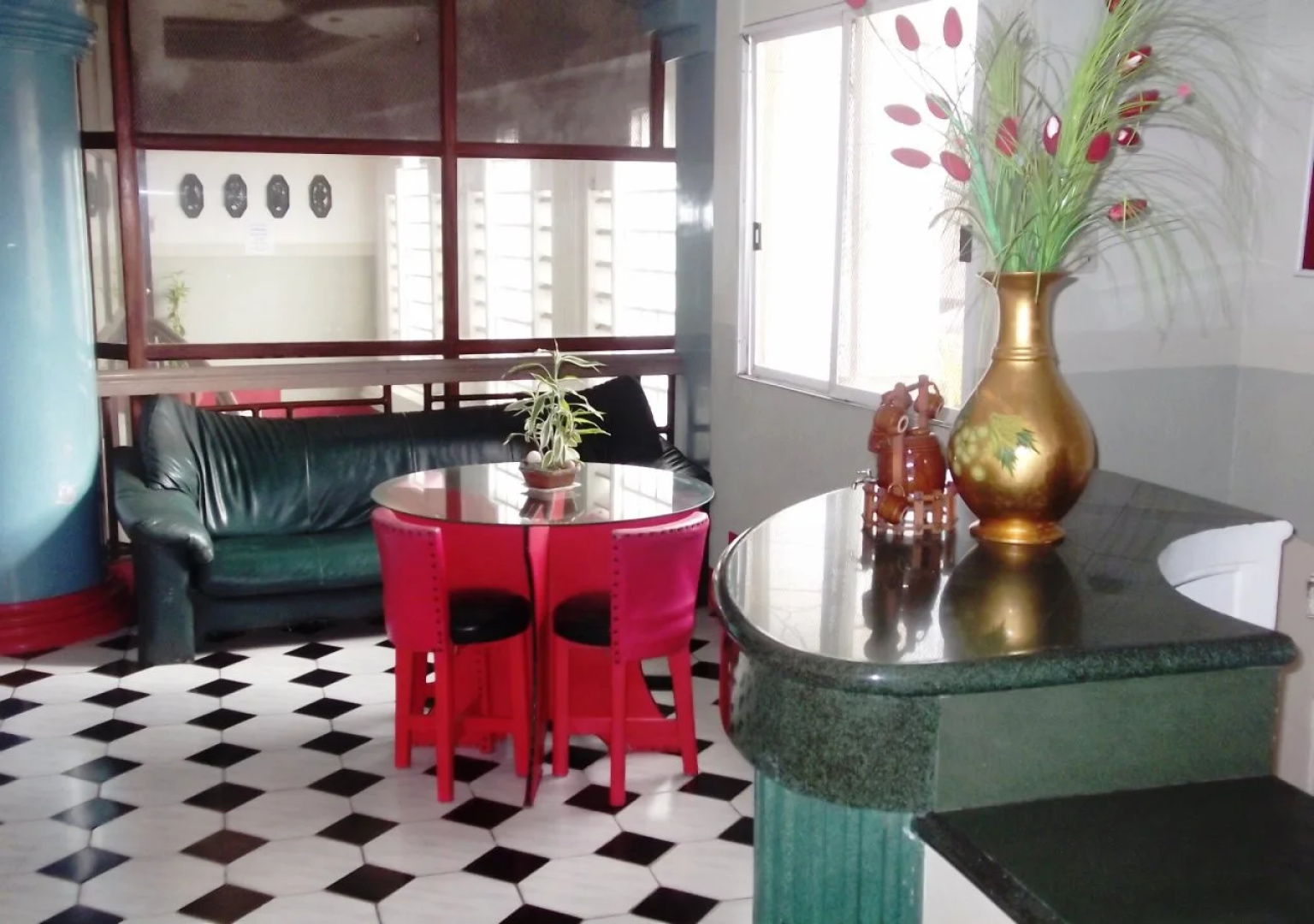 Nickel Travellers Inn
