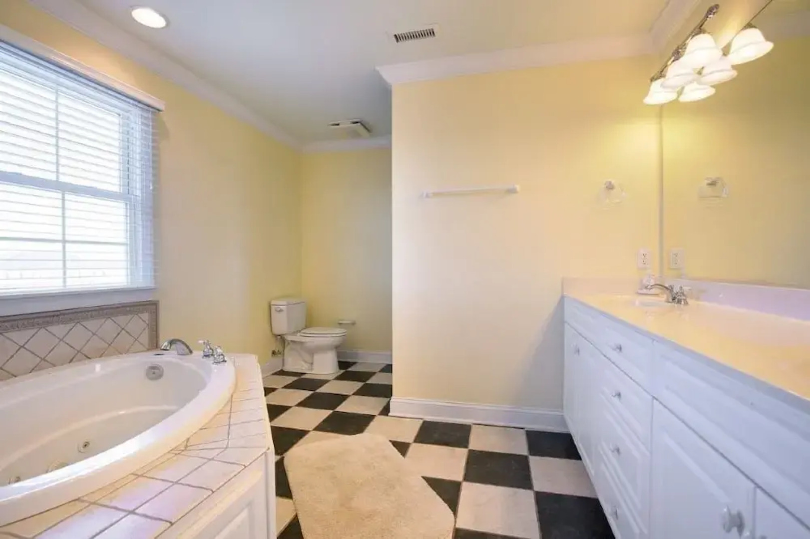 Sweet Dreams Private  4 Bedroom Home by RedAwning