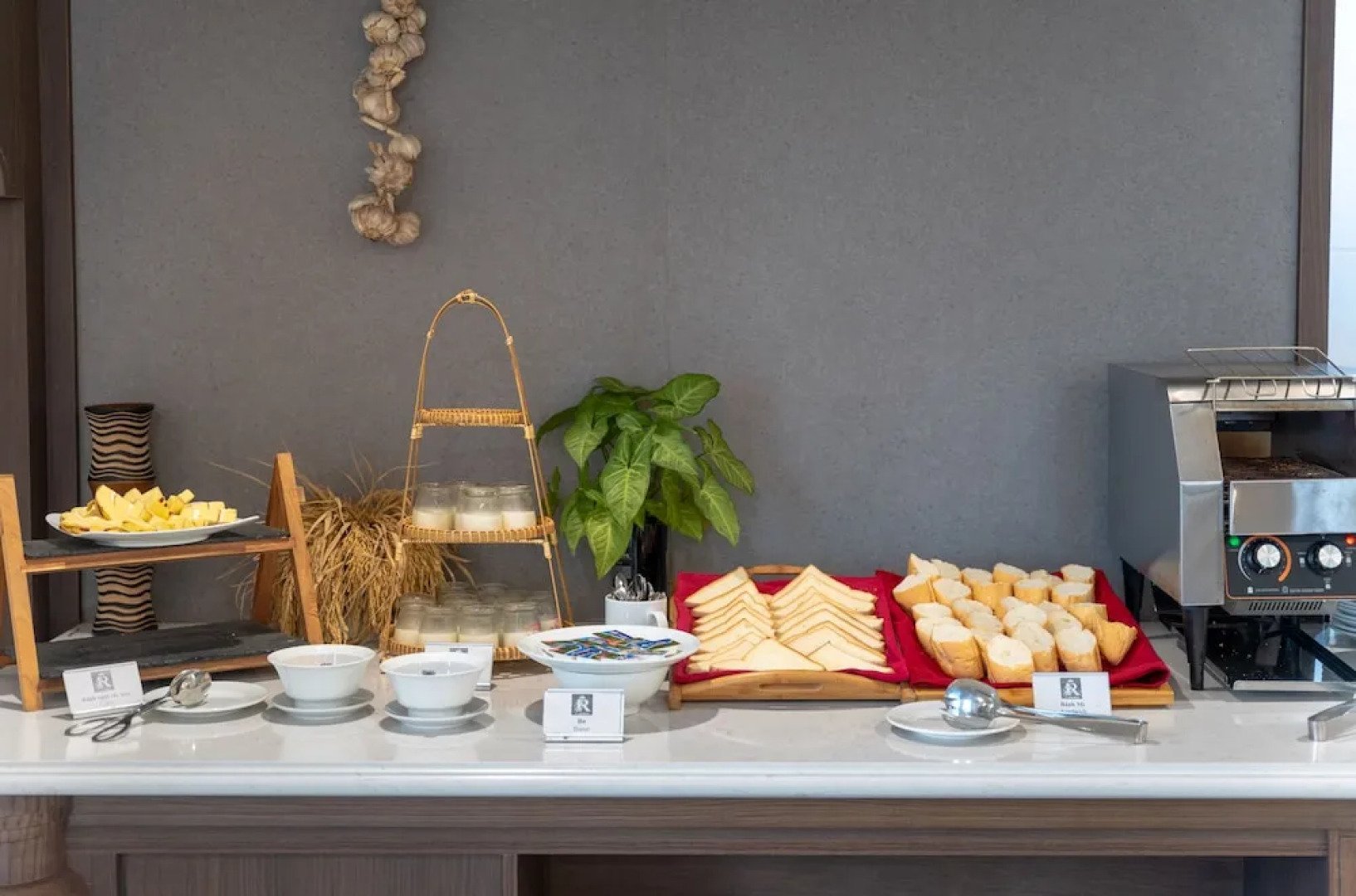 Rex Quang Binh Hotel