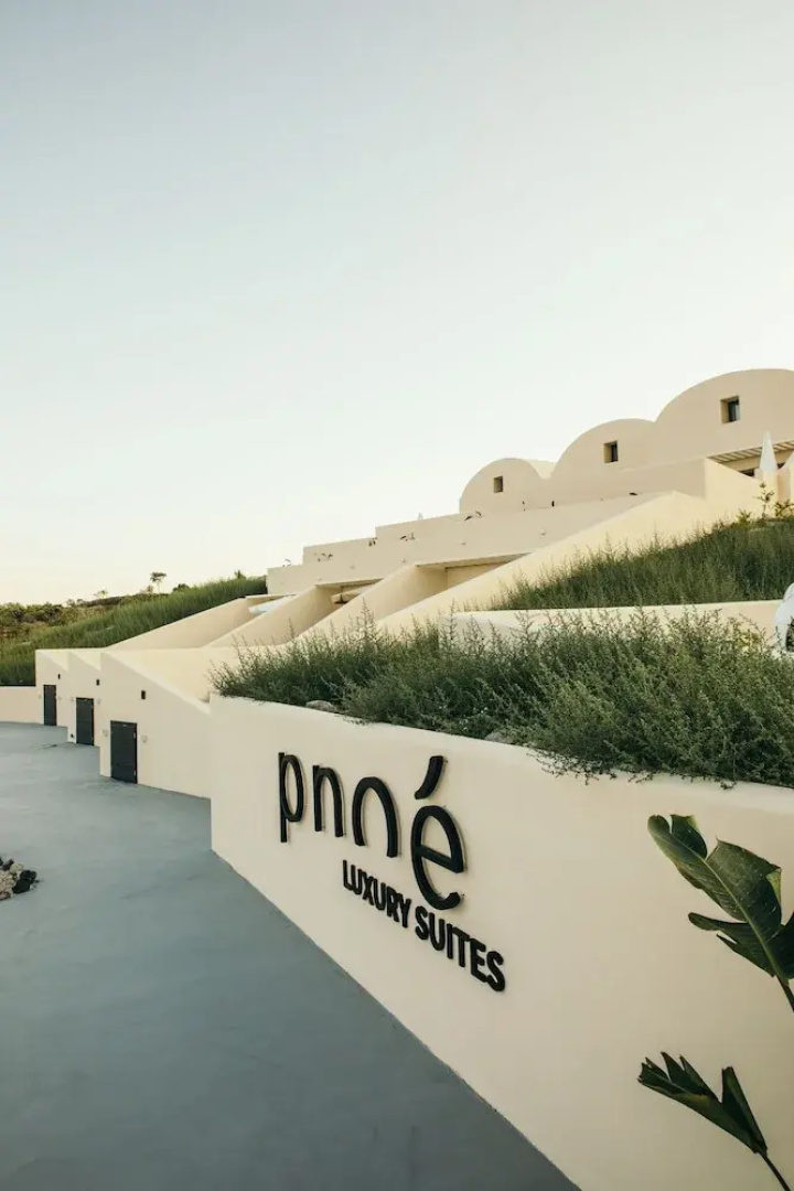 Pnoe Luxury Suites