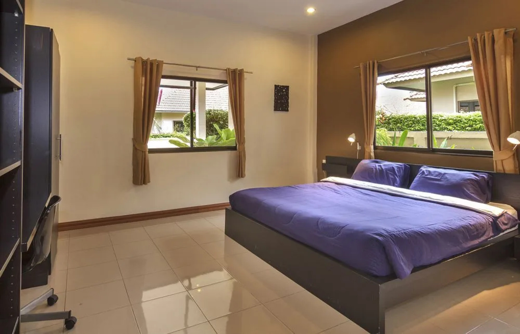 Pattaya Hill, Near the City and Beach