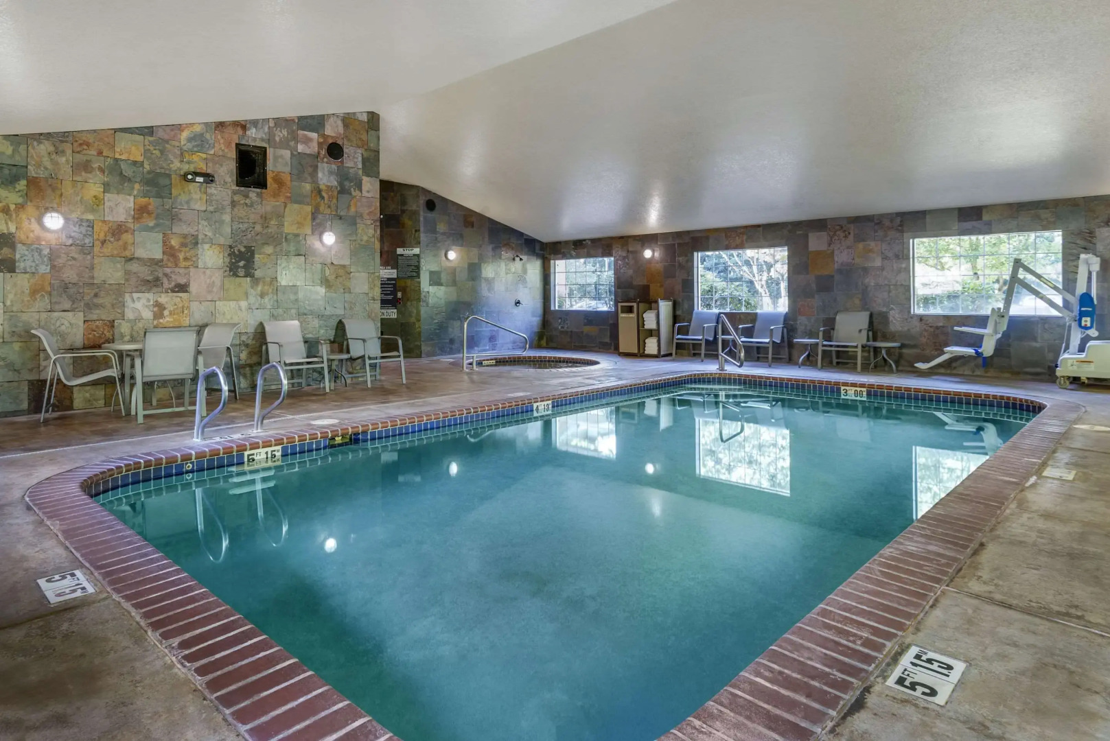 Comfort Inn & Suites Tualatin - Lake Oswego South