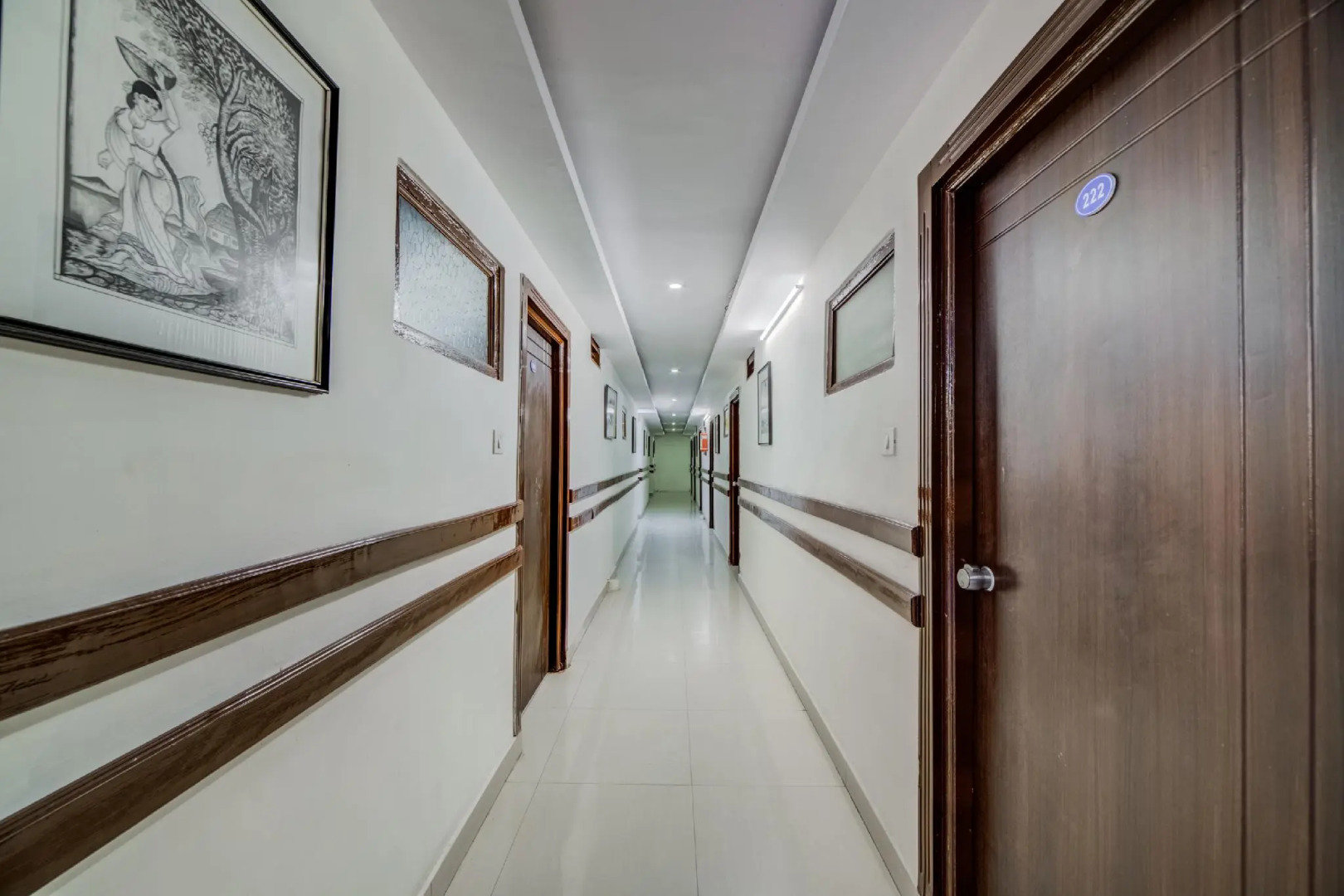 OYO 29345 Hotel Samrat