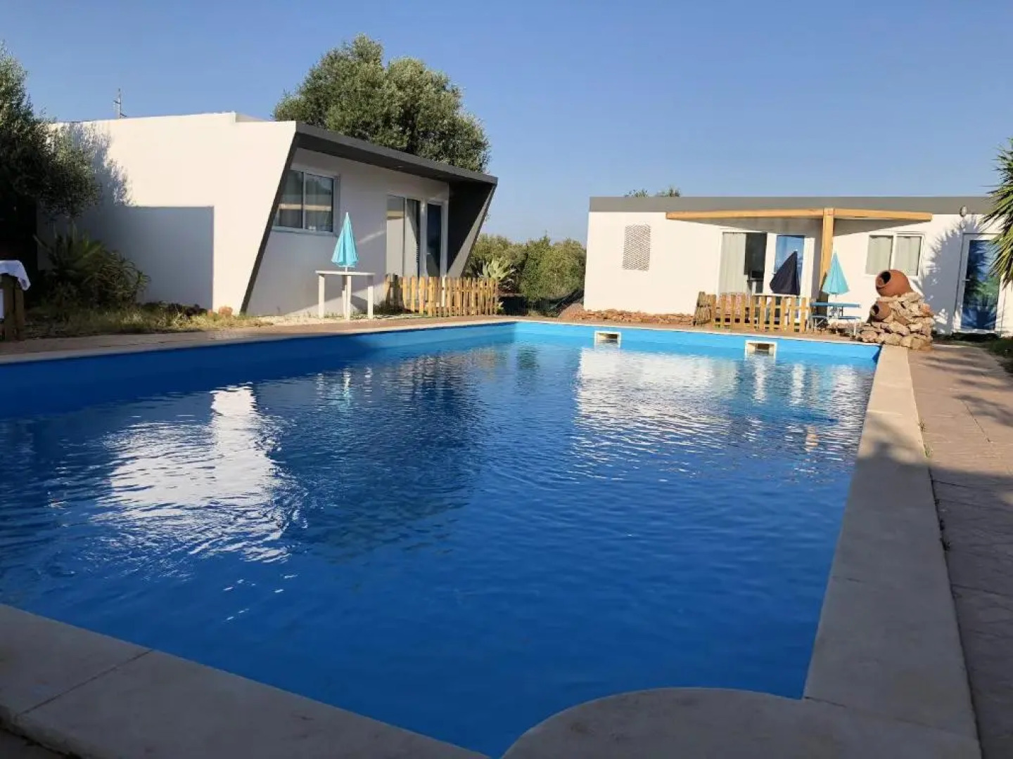 One bedroom bungalow with shared pool enclosed garden and wifi at Silves