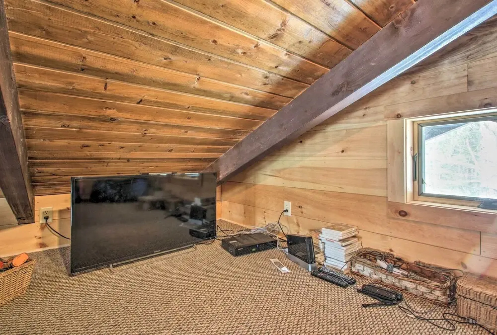 Beautiful Chalet ~ 5 Miles to Attitash Mountain