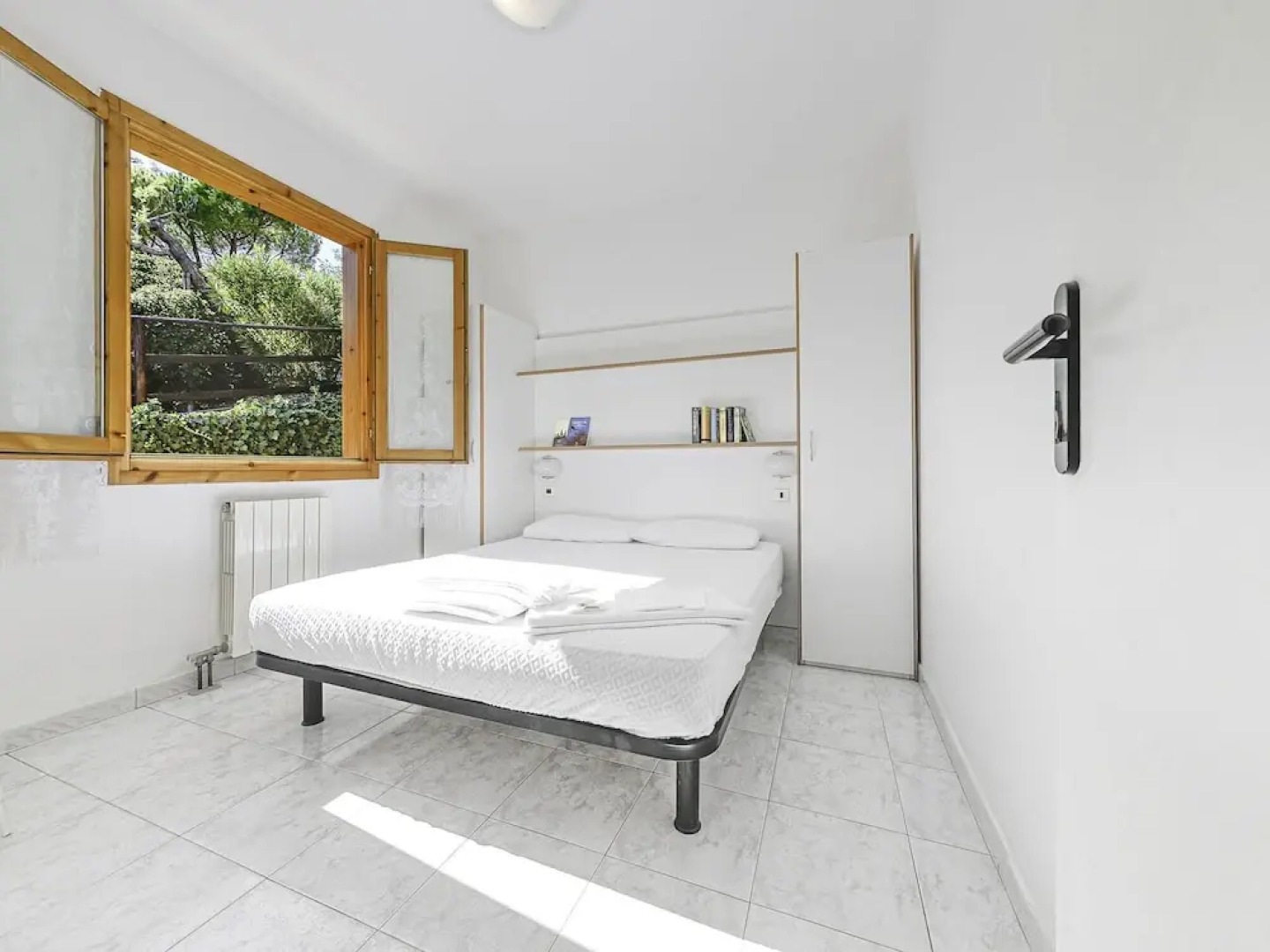 Quaint Bungalow With Covered Terrace Near the Sea