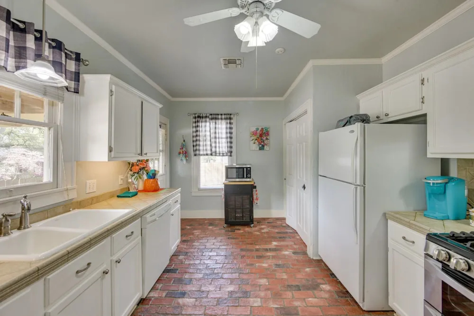 'the Pink Azalea' - Tyler Home w/ Yard + Patio!