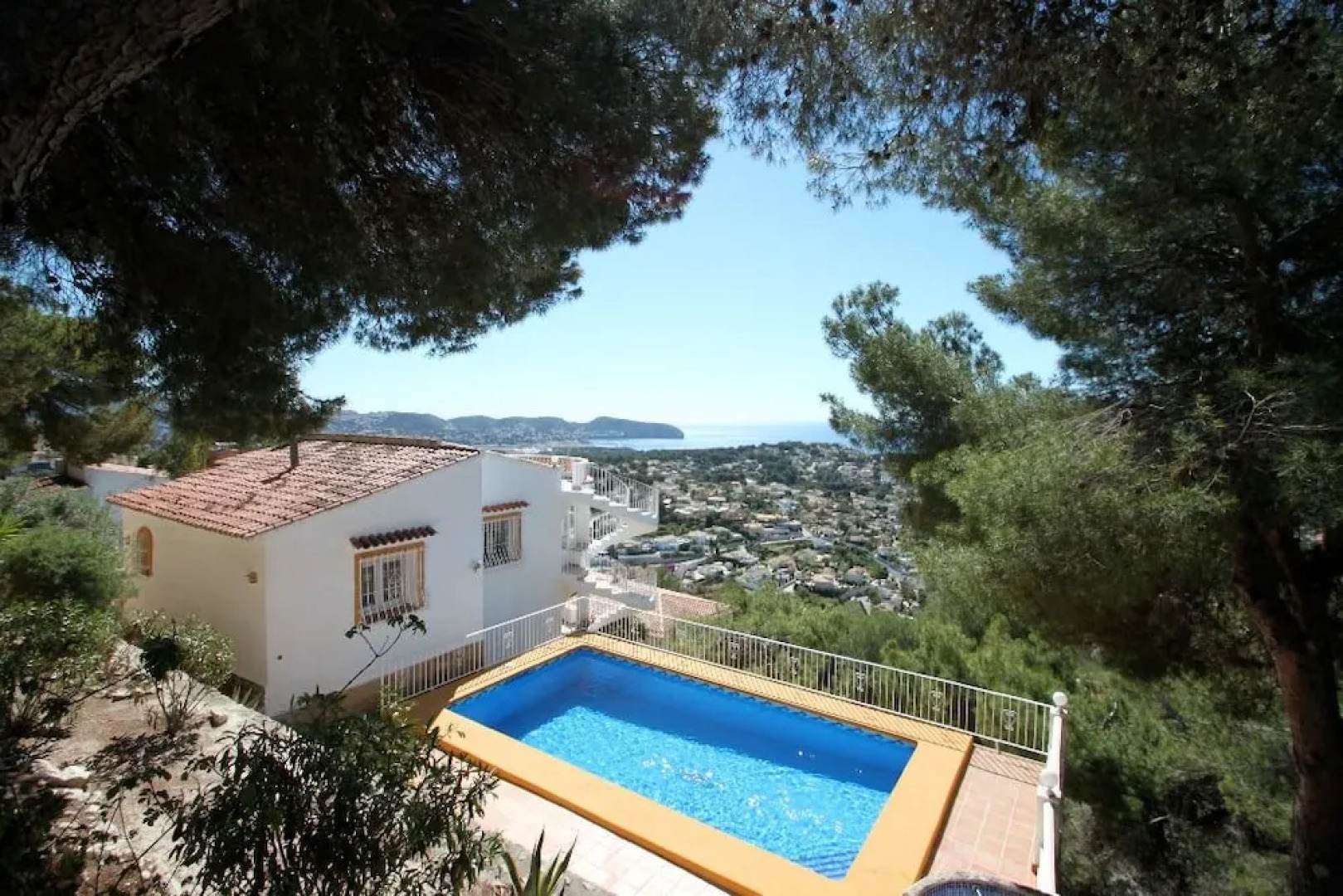 Bellevue - sea view holiday home with private pool in Benissa