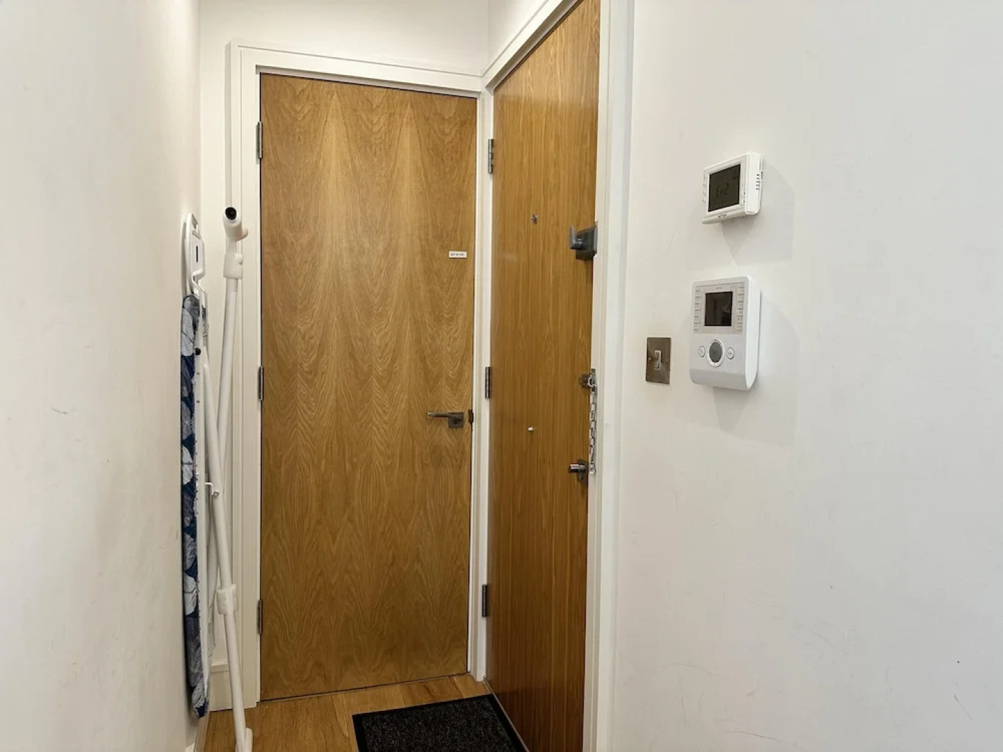 Condo Apartment With Workspace