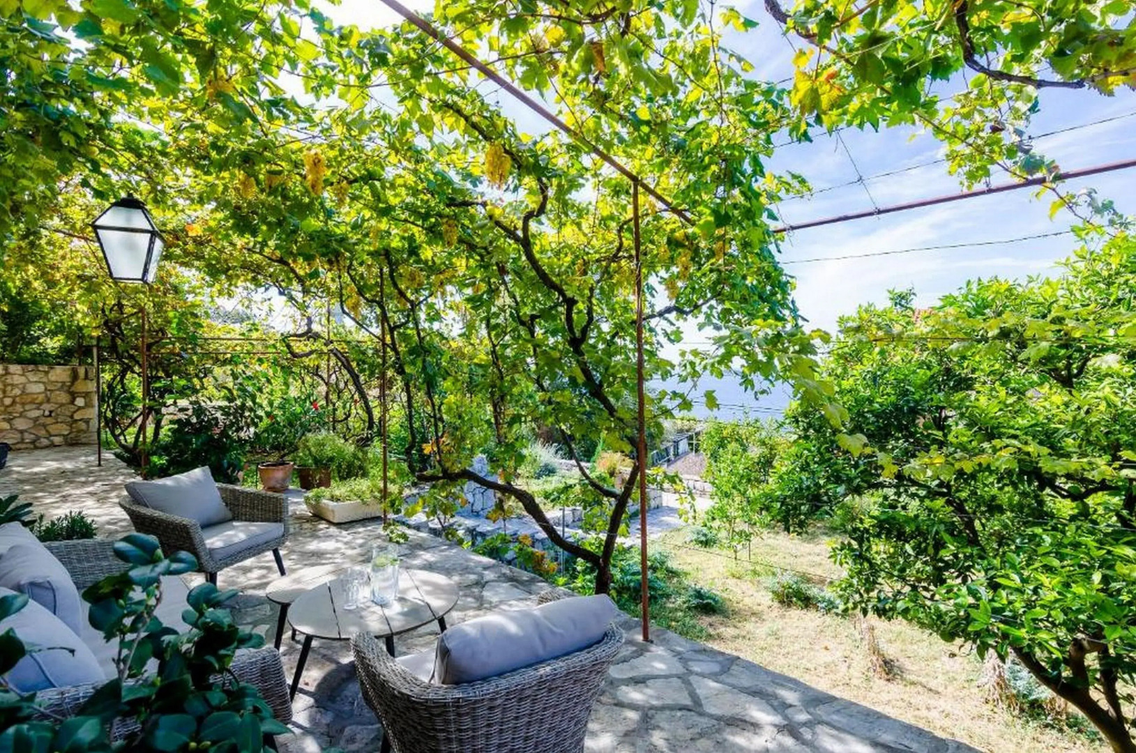 Villa Art Gallery - Six Bedroom Villa with Terrace and Swimming Pool