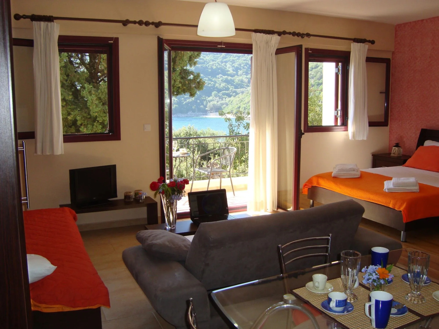 Mikros Gialos Apartments
