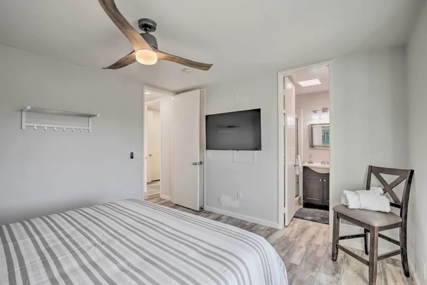 Charming Oceanside Condo w/ Beach & Pool Access!