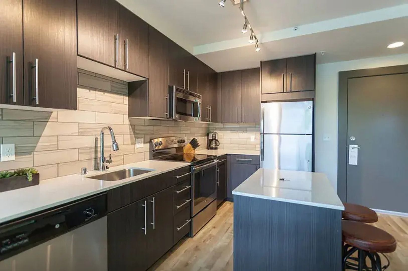 Waterfront Modern Studio Rooftop Views