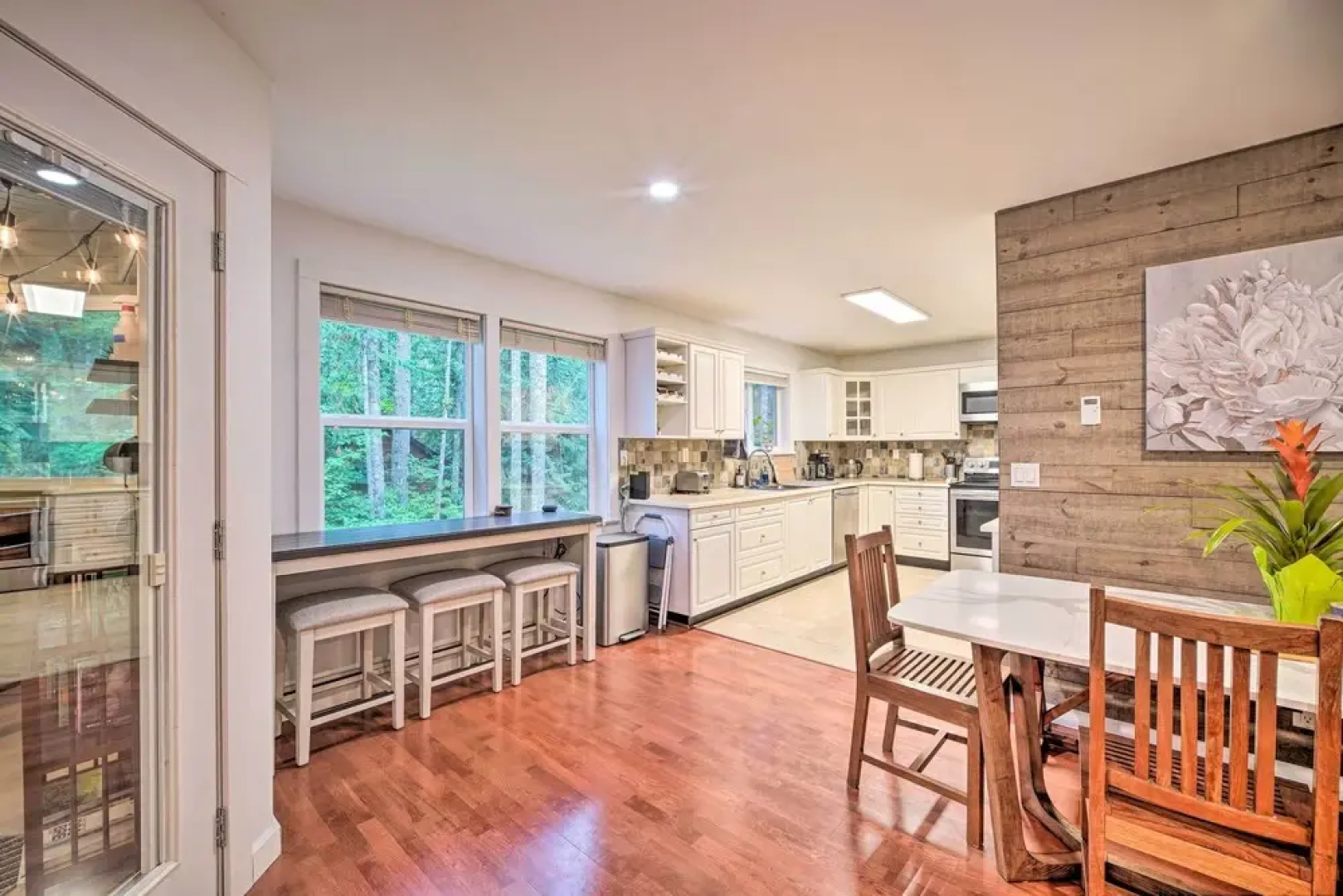 Peaceful Forest Retreat by Mt. Baker Slopes!