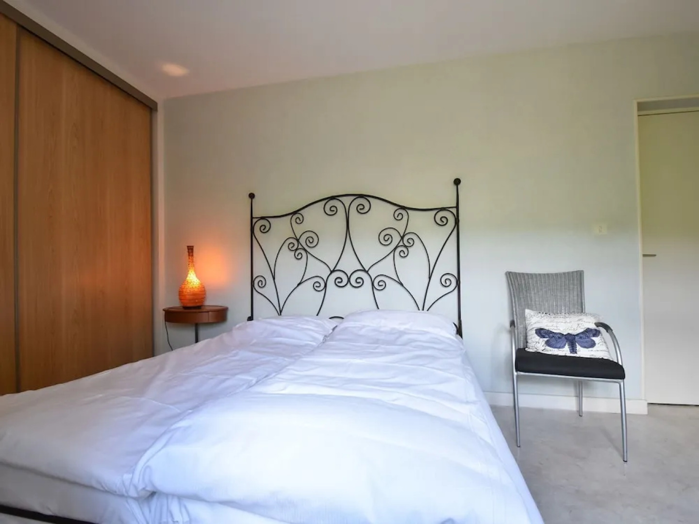 Vintage Farmhouse in Vinzelles with Pool