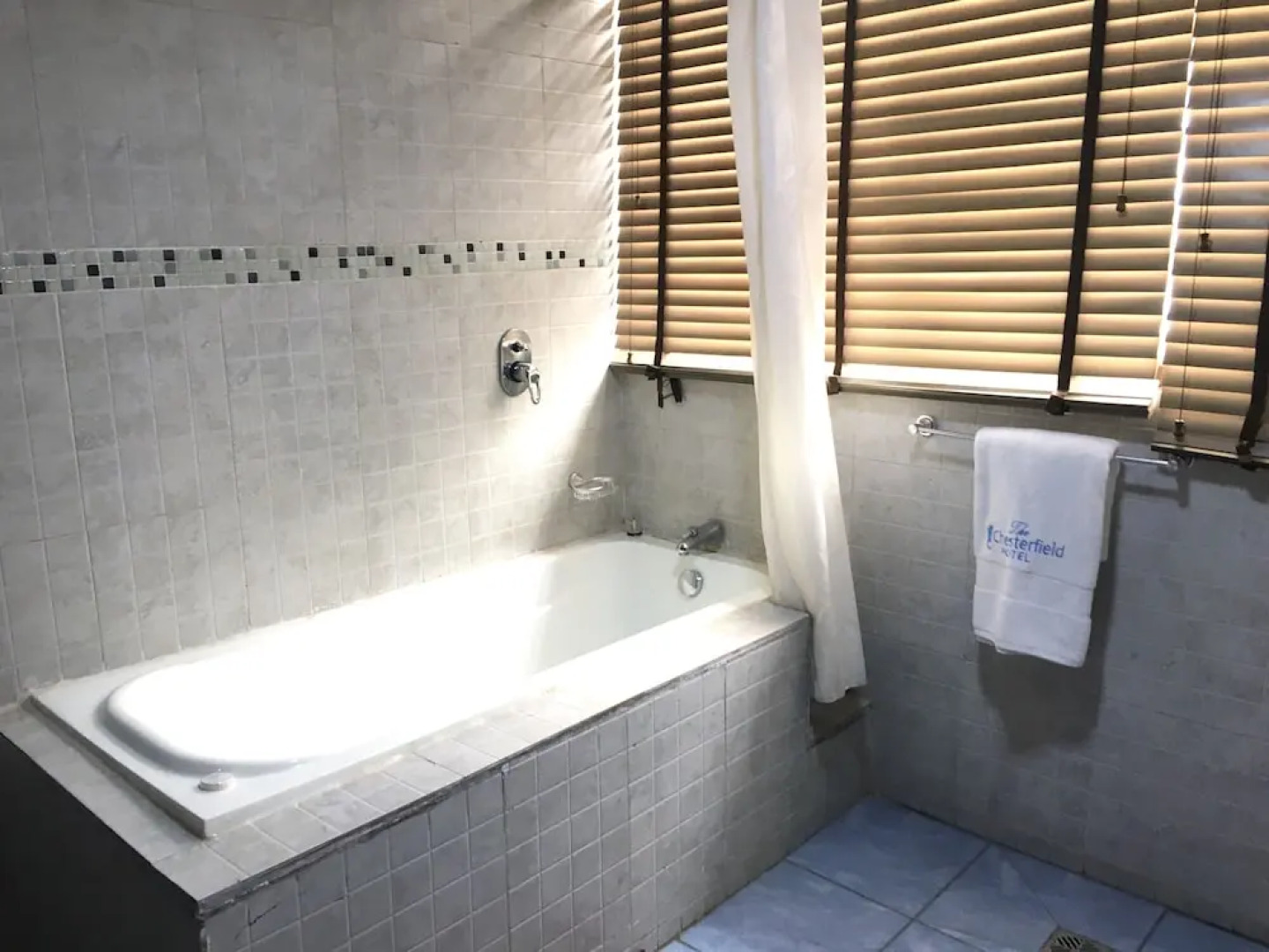 Chesterfield Hotel & Suites