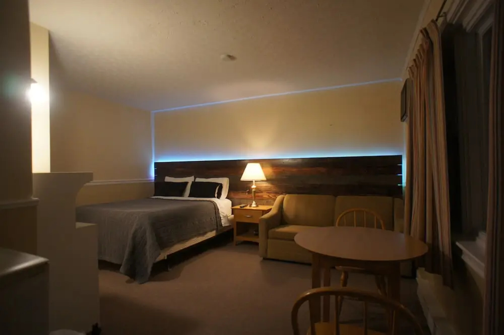 Silverwood Inn & Suites