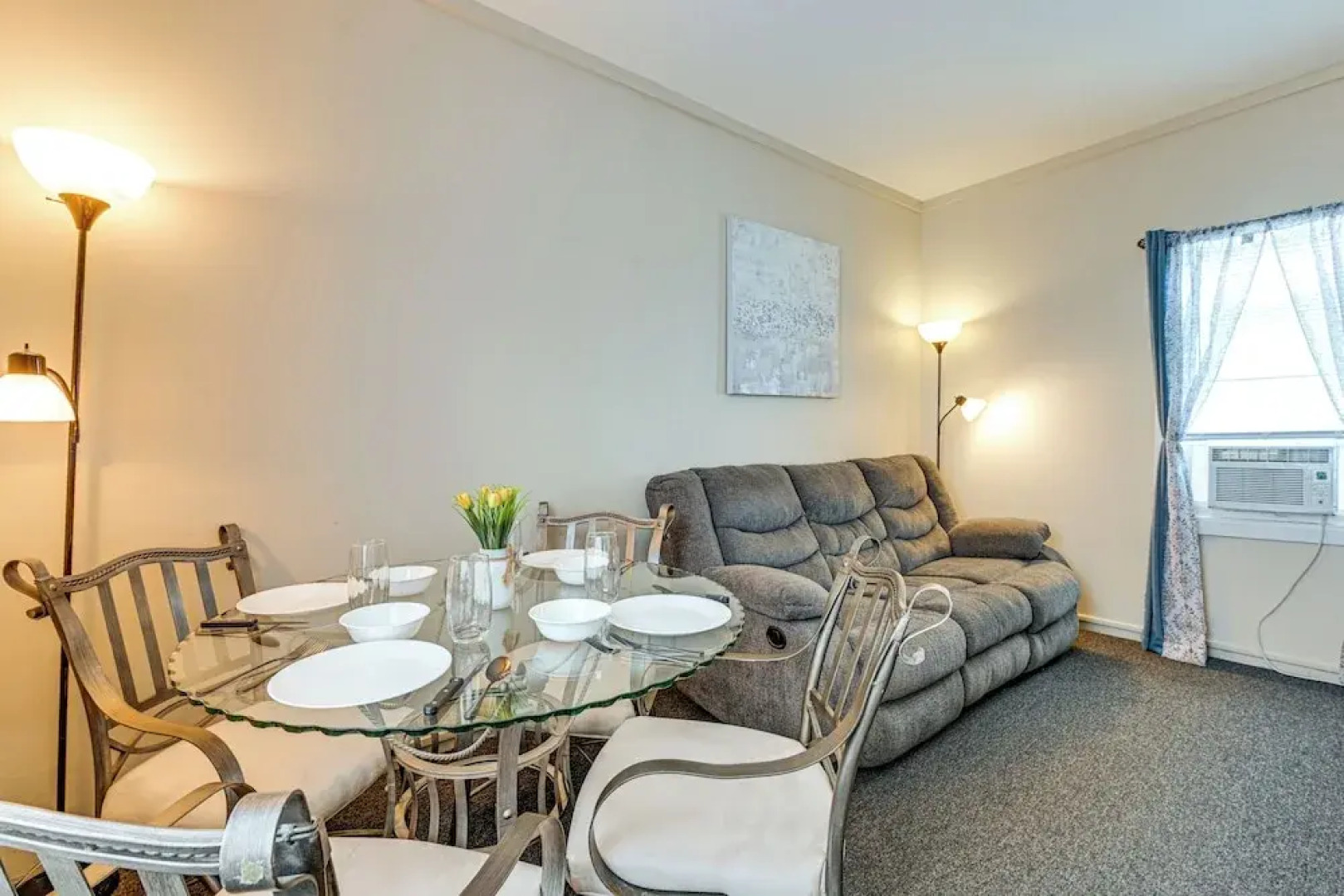 Near Cayuga Wine Trail: Seneca Falls Convenience!