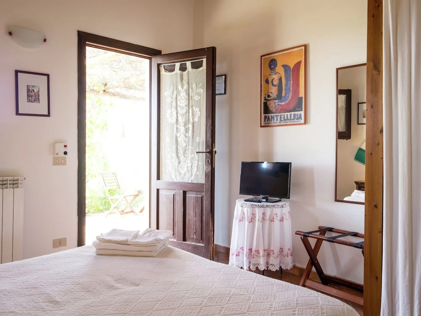 Apartment in Annex With Swimming Pool Right in the Sicilian Countryside