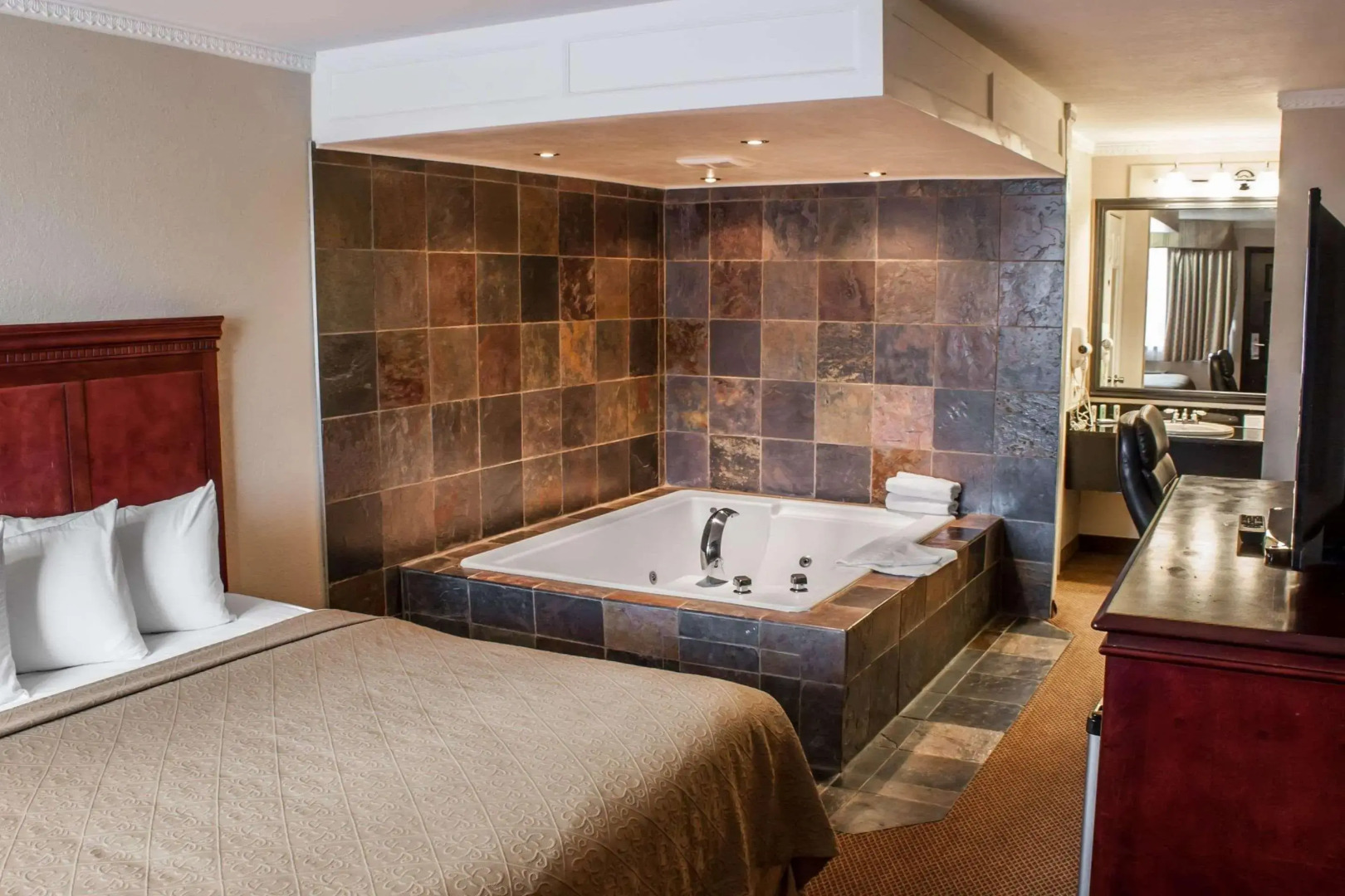 Quality Inn & Suites Fife Seattle