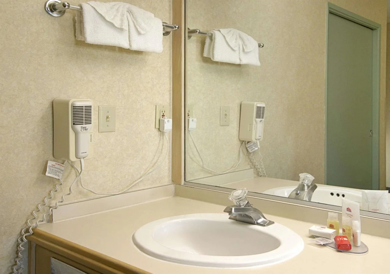 Capri Suites Anaheim