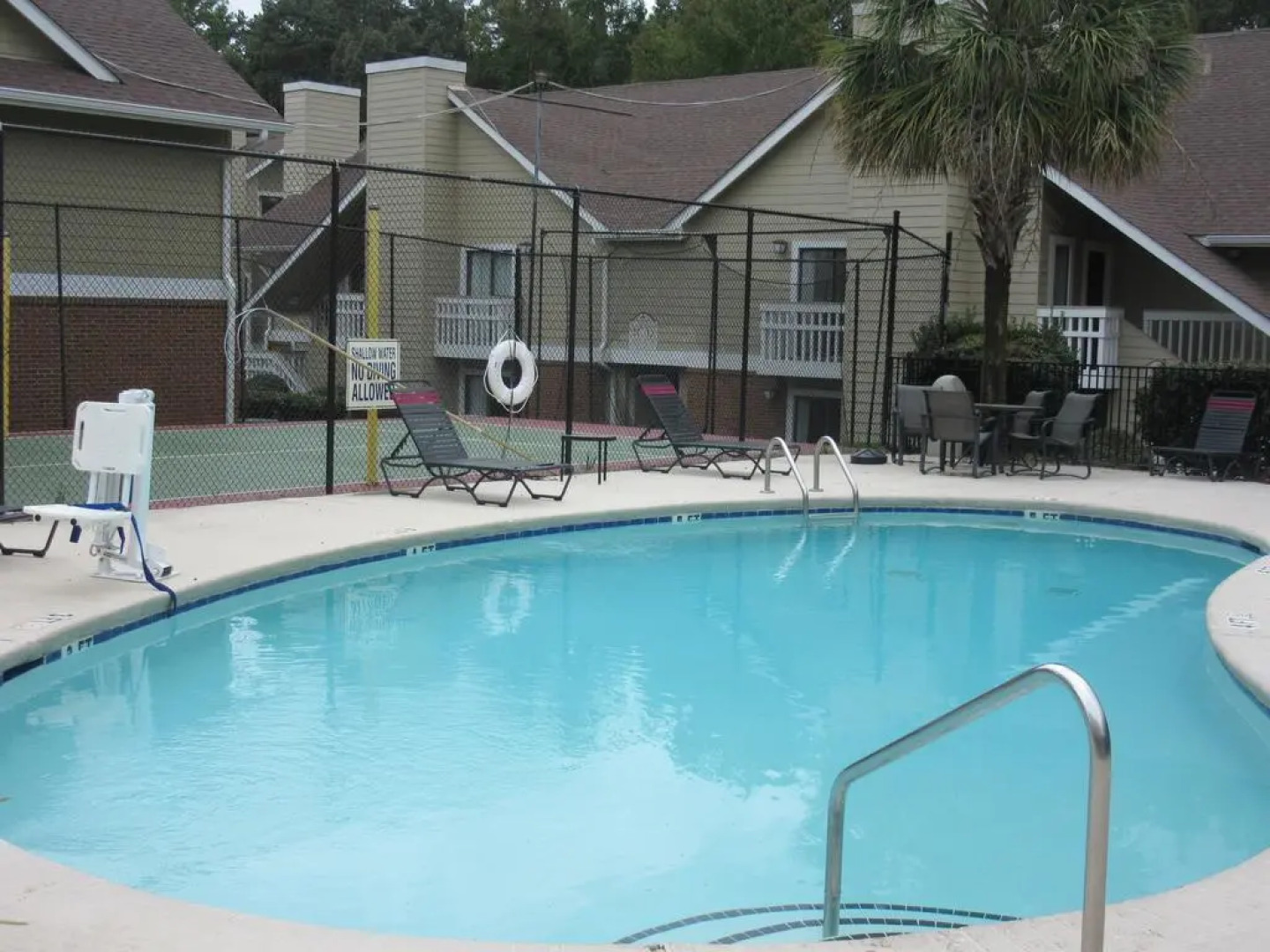 Cloverleaf Suites Columbia