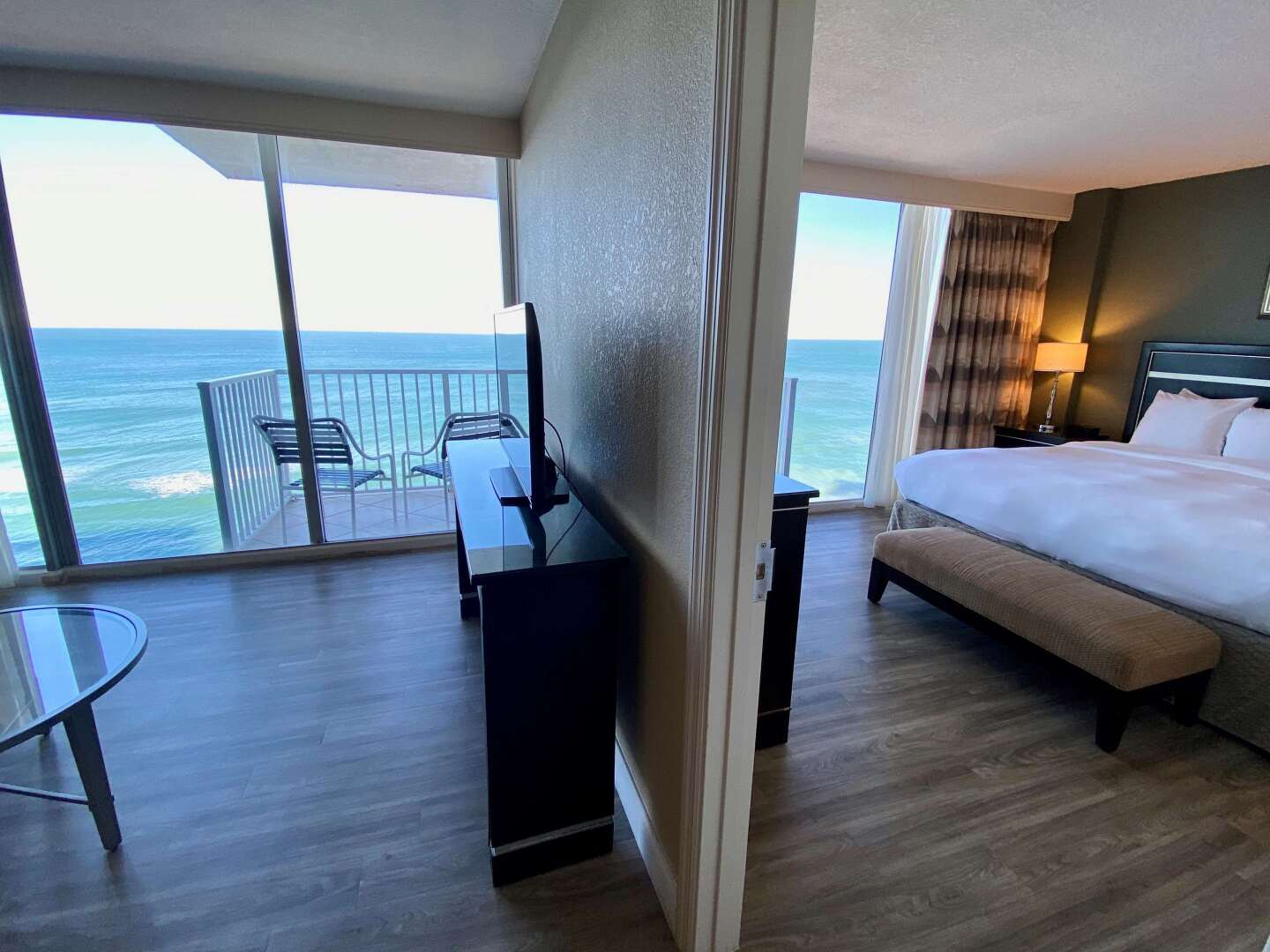 Radisson Suite Hotel Oceanfront