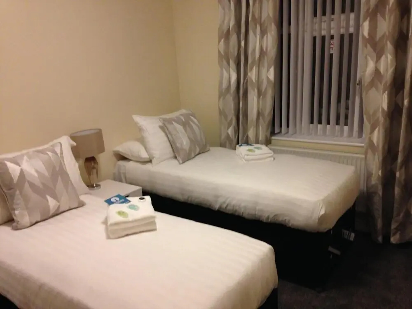 The Flintshire - 3 Bedroom House With Parking - Sleeps up to 8