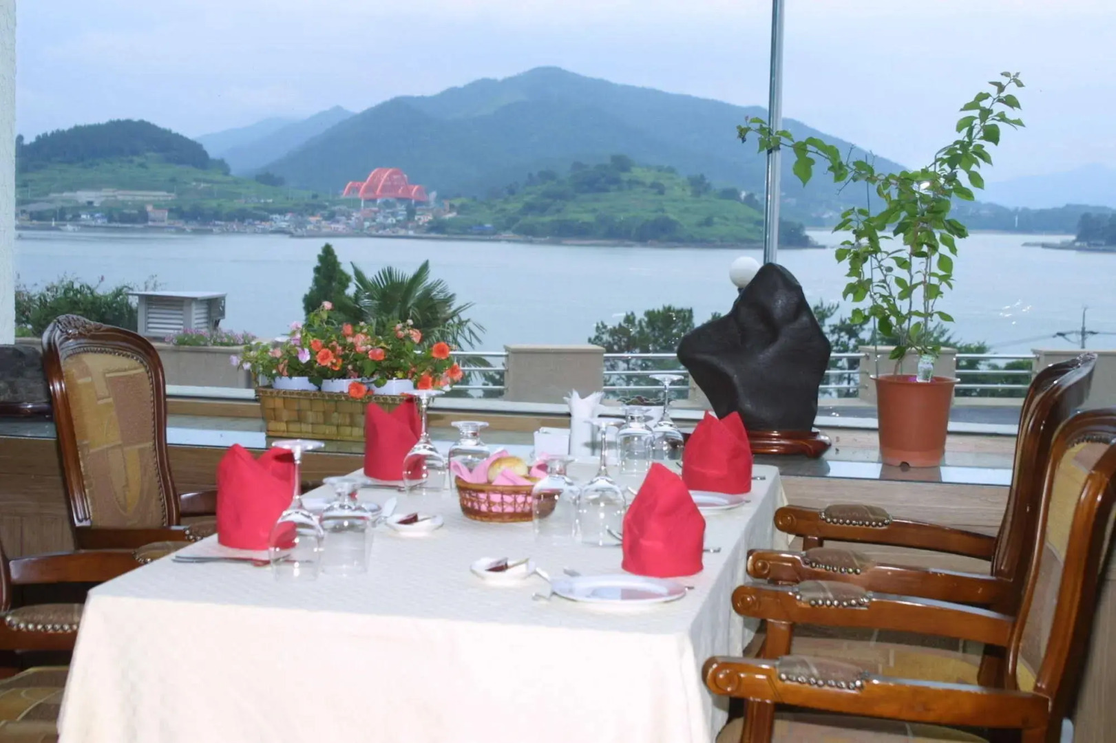 Samcheonpo Seaworld Hotel