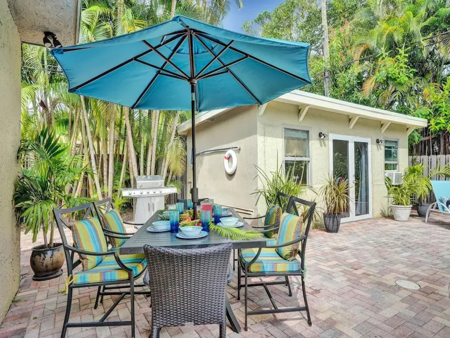 Vidal Manor 4BR Oasis w Pool Cabana- Wilton Dr