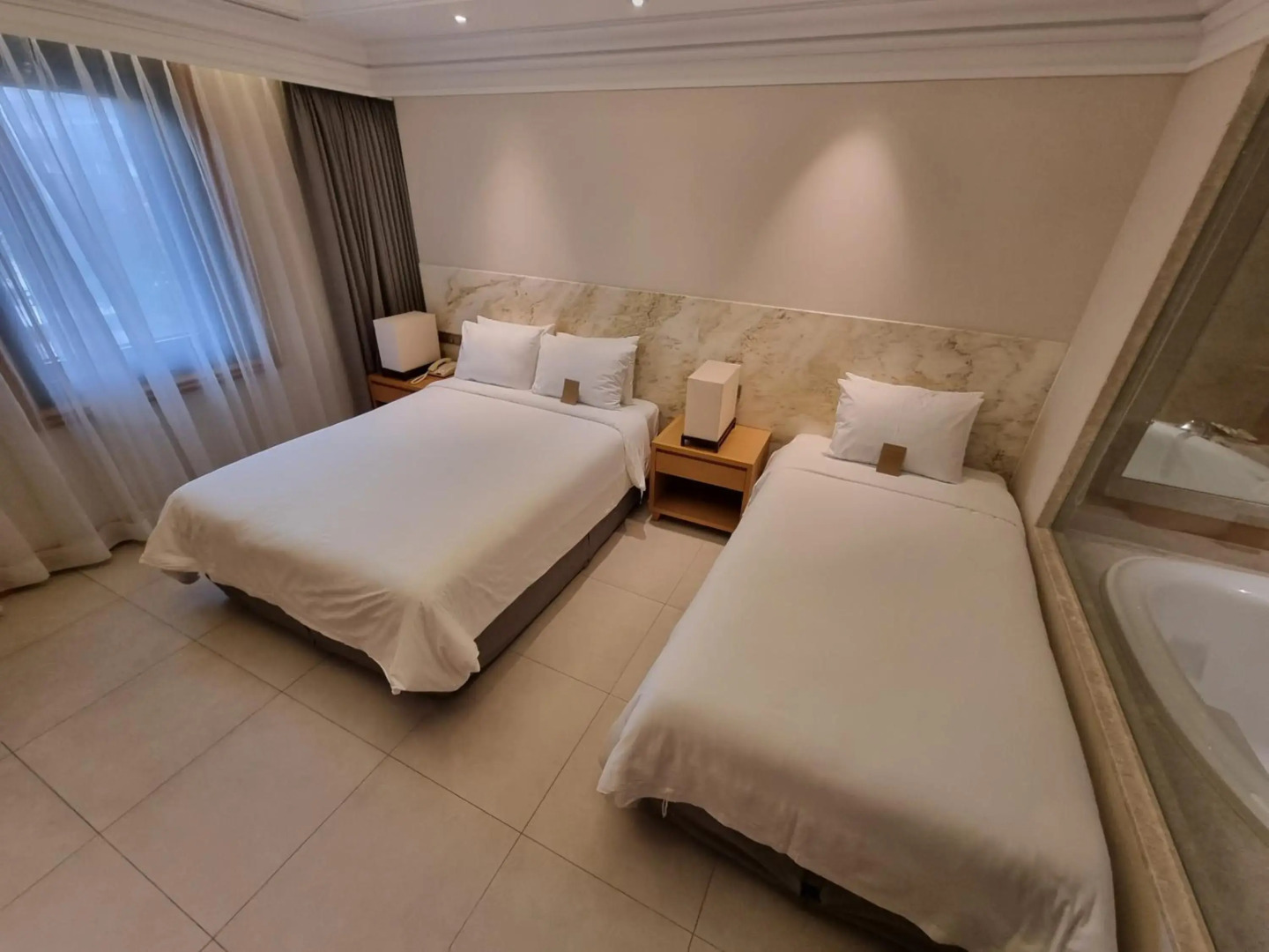 Pine Grove Hotel