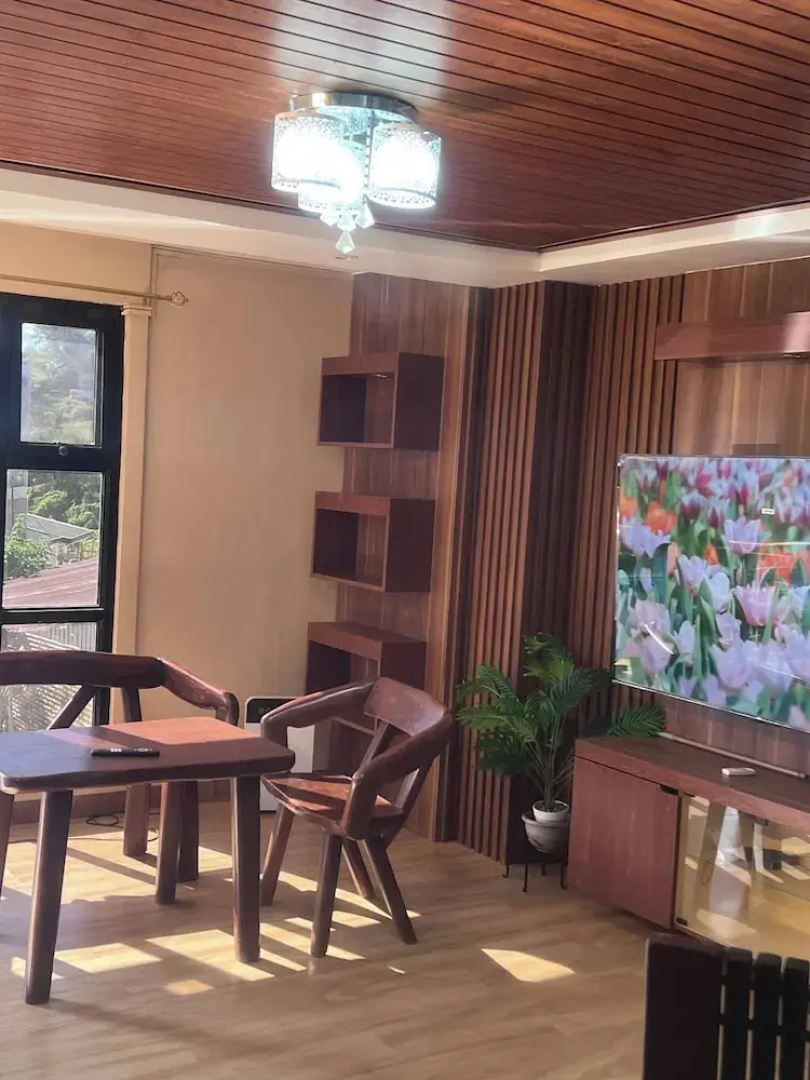 BN 5BR House With Mountain View