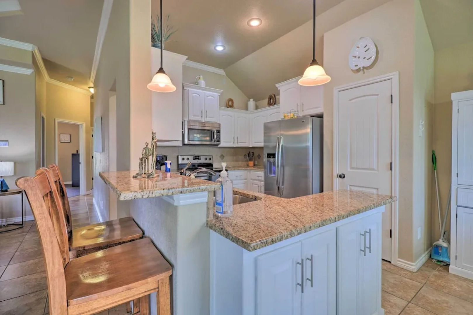 BBQ Ready: Harker Family Retreat w/ Yard!