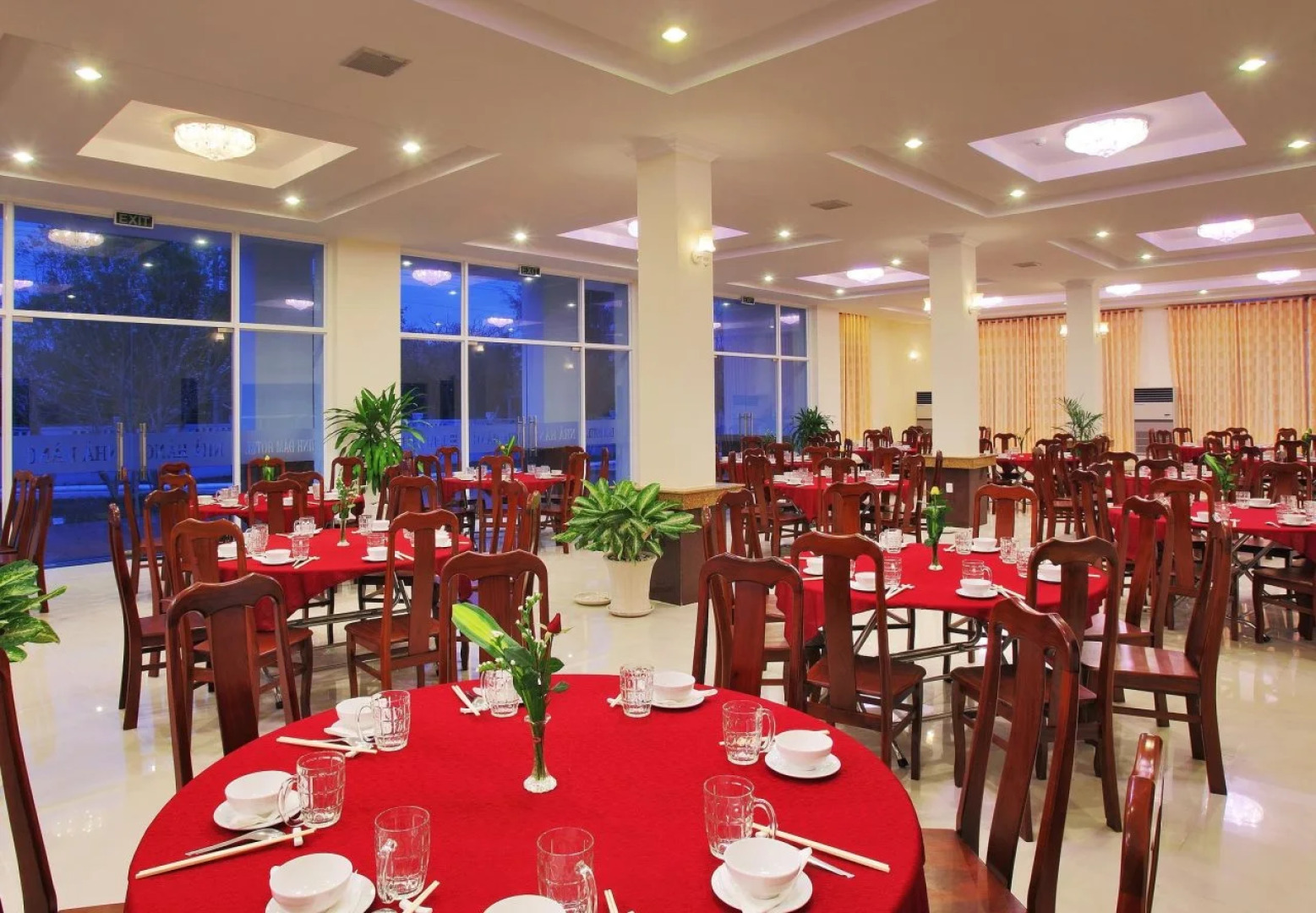 Minh Dam Hotel & Restaurant