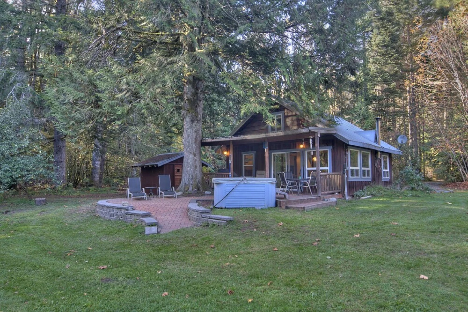 Mysty Mountain Cabin with Hot Tub