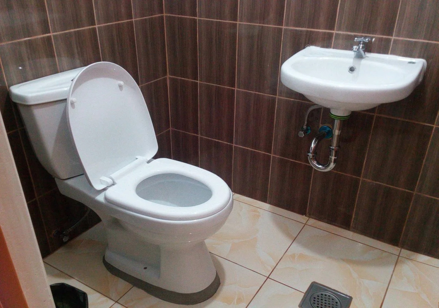 Emok's Guest House - Hostel