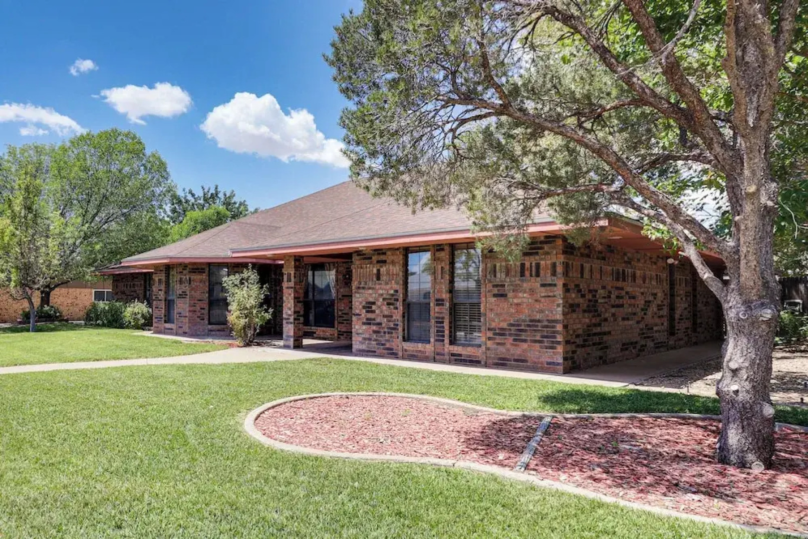 3 Mi to Downtown Roswell: Home w/ Patio + Yard