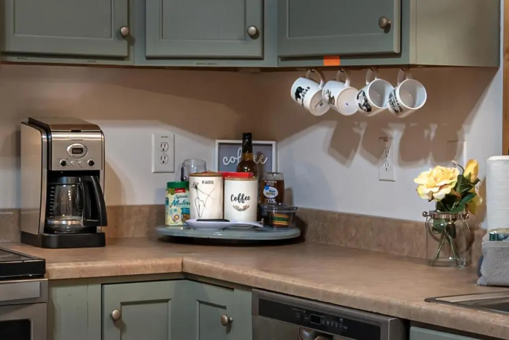 FAMILY FRIENDLY, Hot Tub, Fire pit, Pool Table, 2 Acres