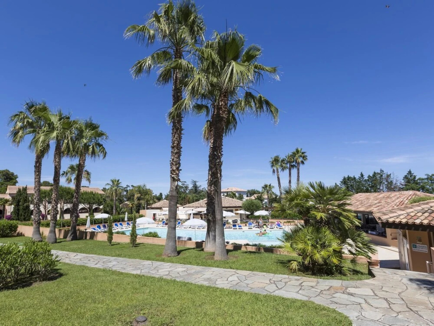 Spacious Studio With Balcony on the Eastern Coast of Corsica