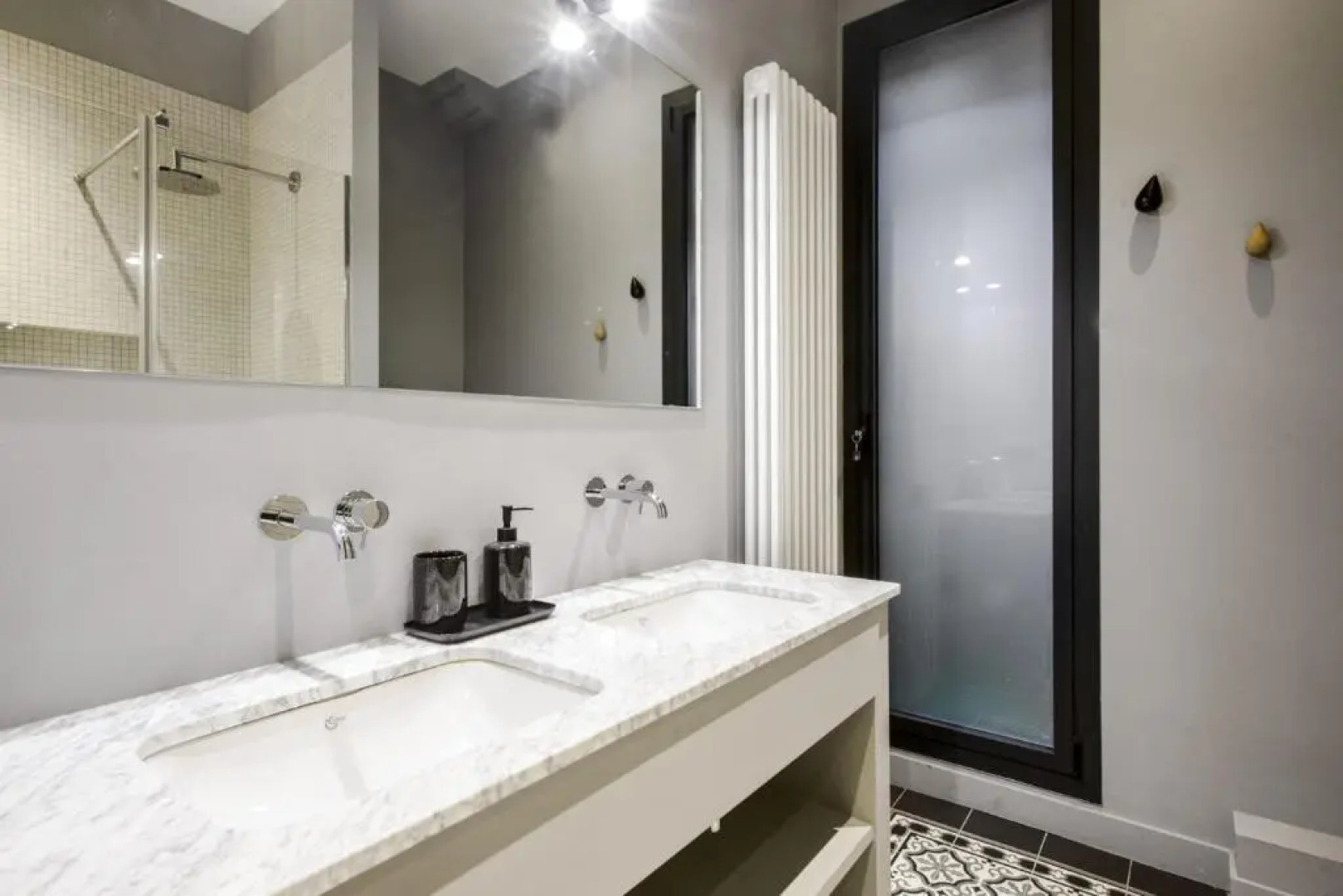 Design Arty Apartment In The Heart Of Biarritz By The Markets