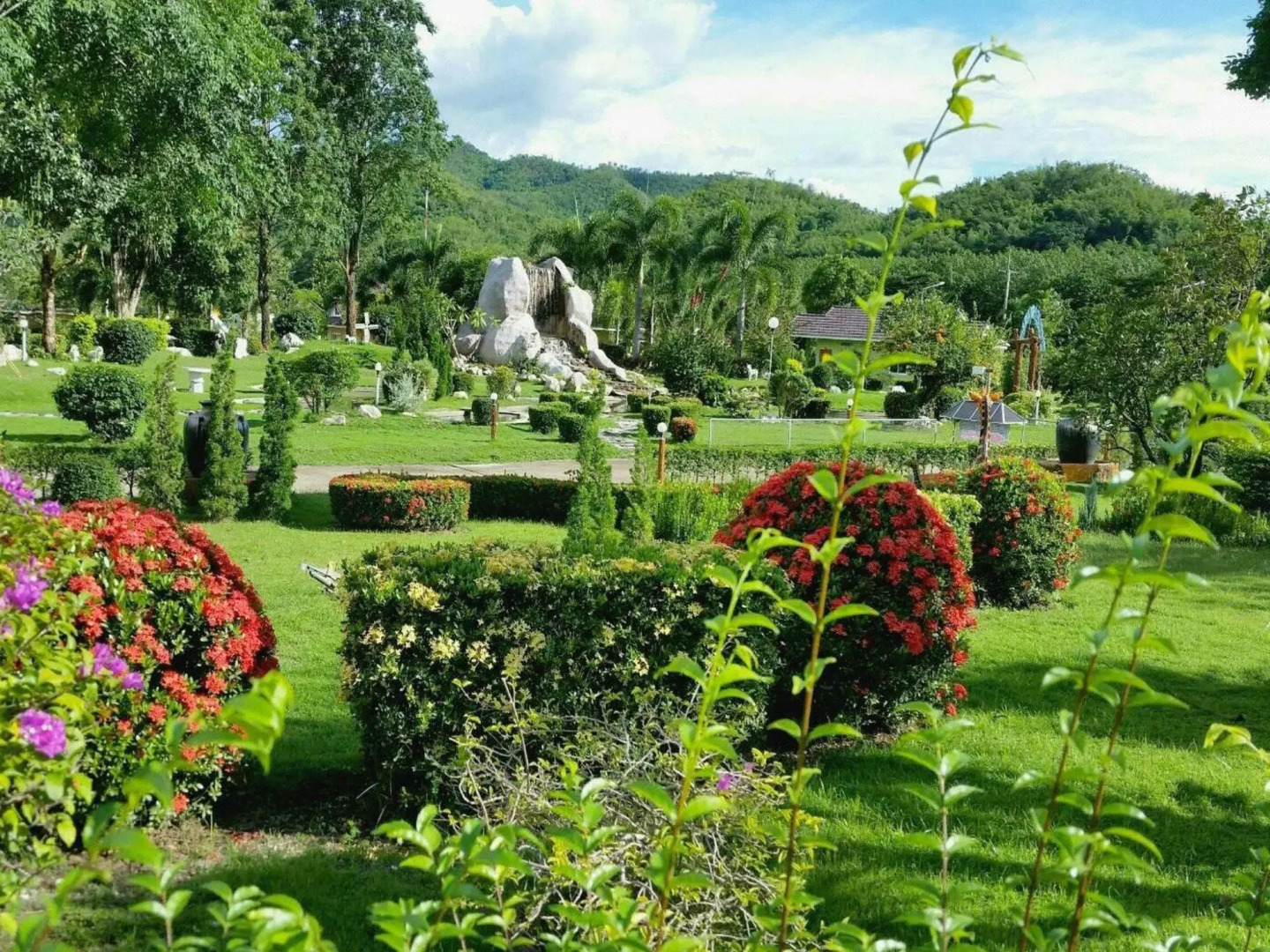 Tanaosri & Creekside Resort