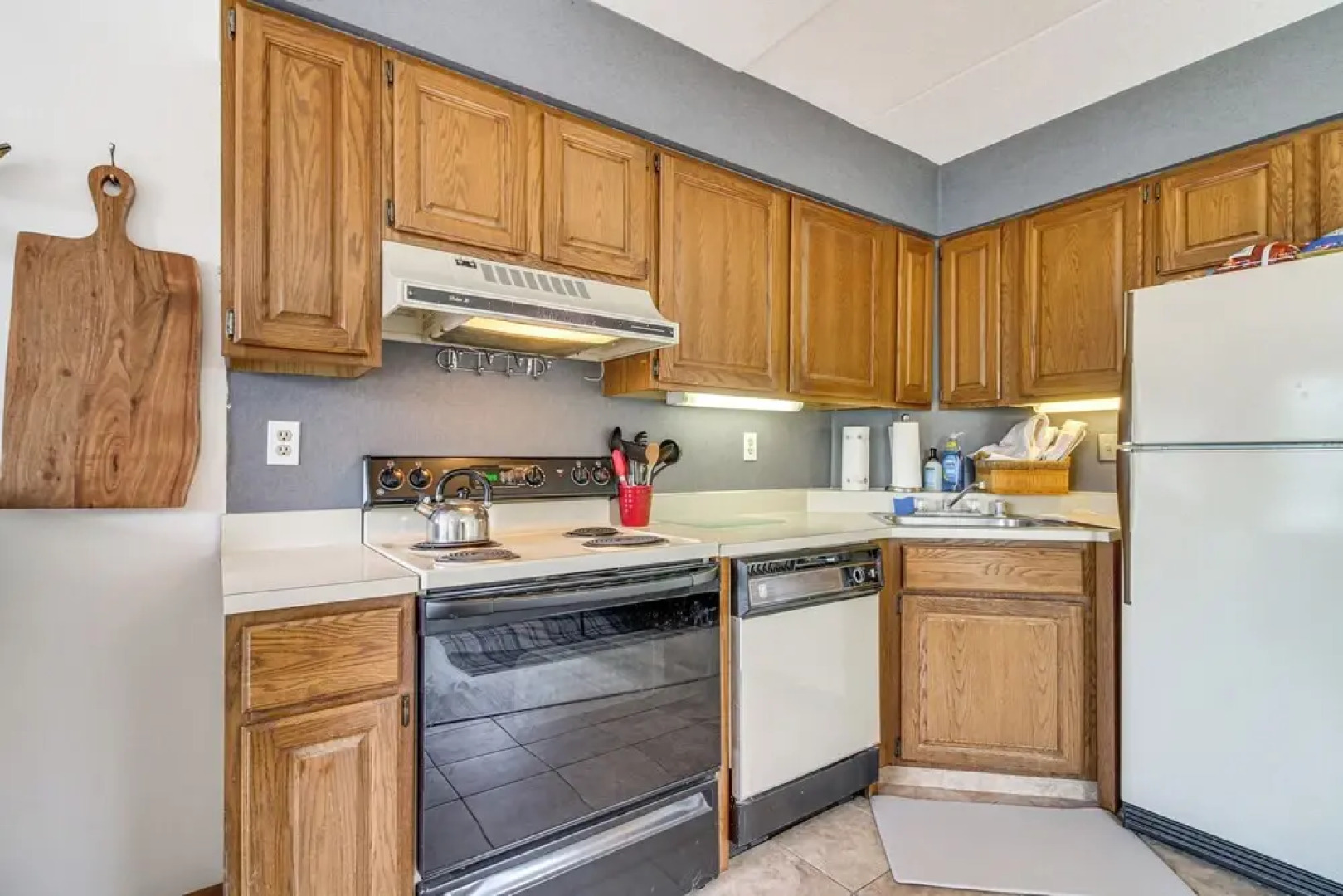 'bearfoot Apres' Mtn-view Condo < 1 Mi to Mt Snow!