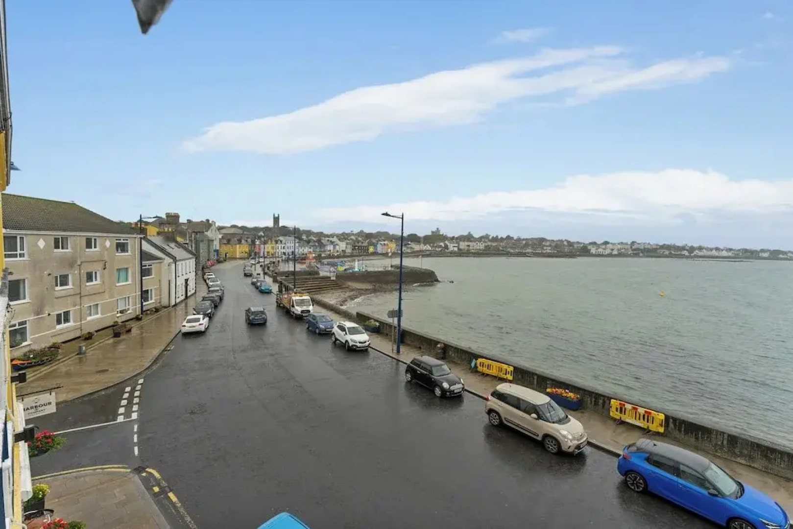 Modern 2-bed Apartment - Sleeps 6 - Seafront View