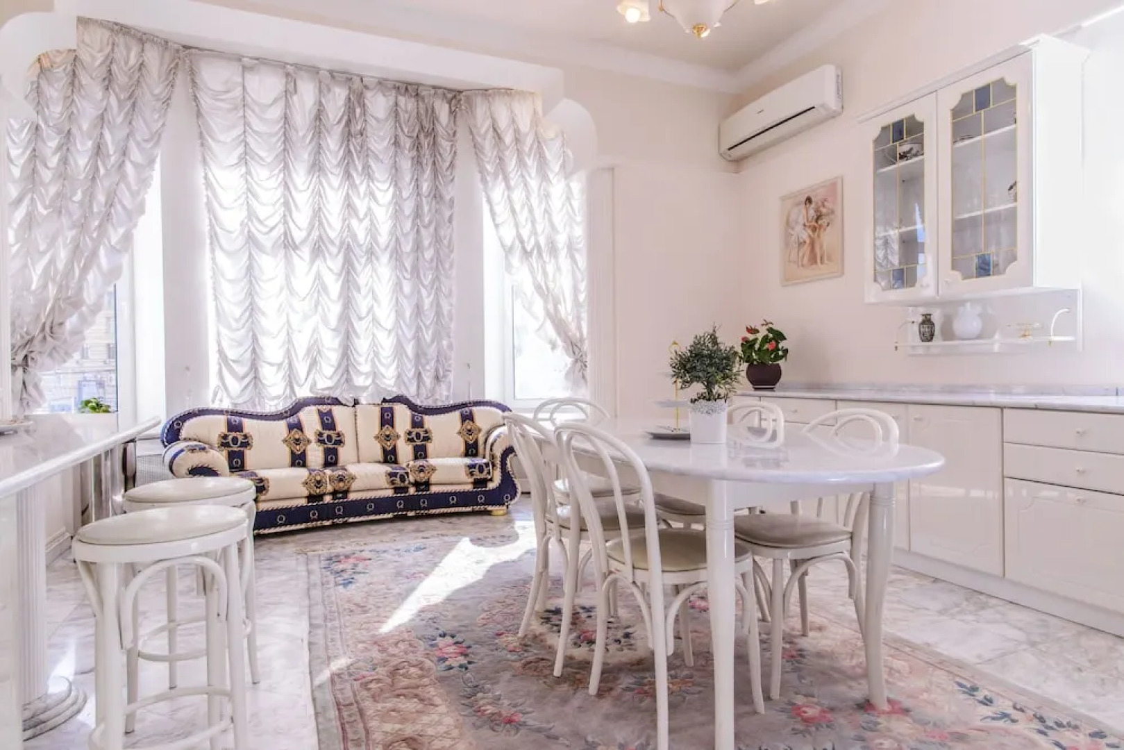 Апартаменты «Funny Dolphins Москва-сити»