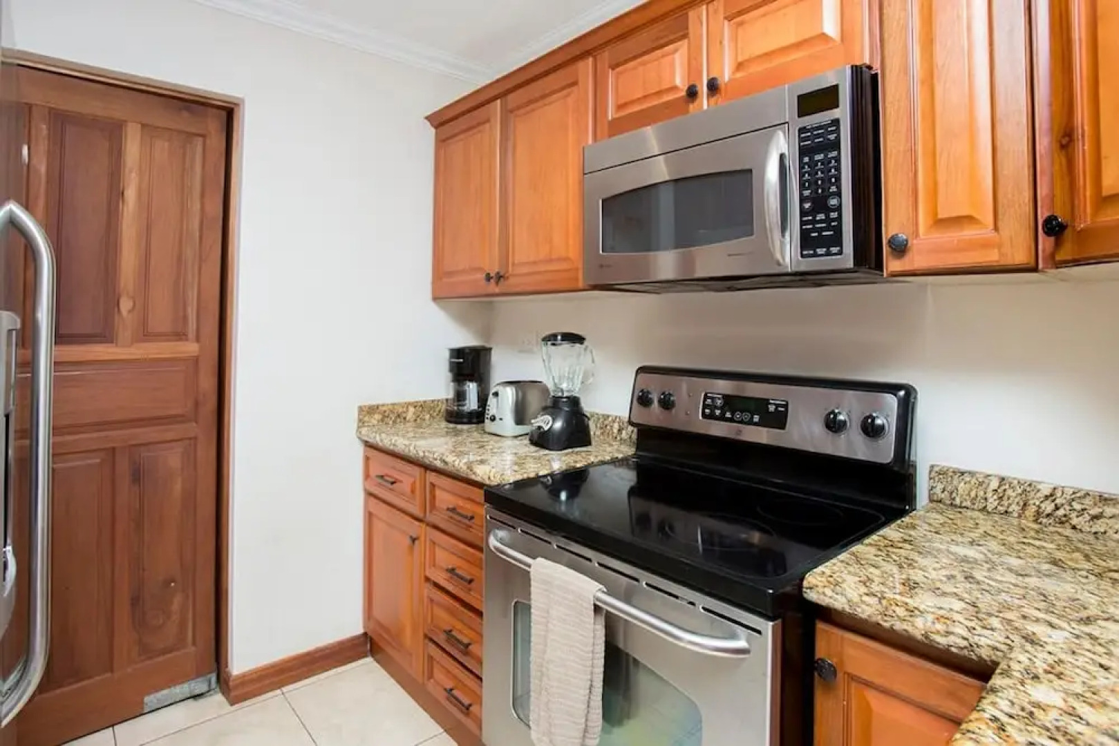 Luxury 4th-floor Suite With Pool and Endless Ocean Views