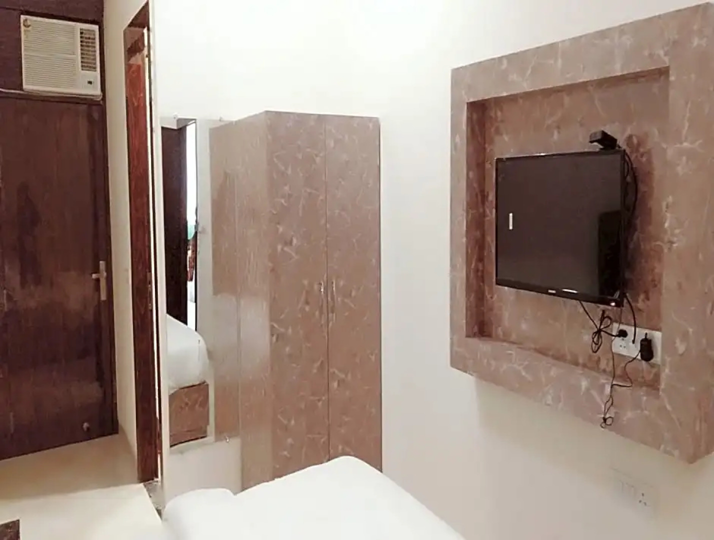 JET FOX By Aero View Hotel, Delhi Airport