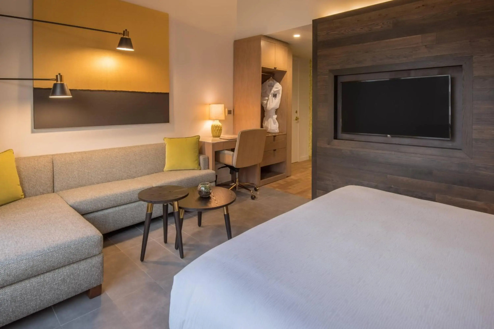 The Hi-Lo, Autograph Collection