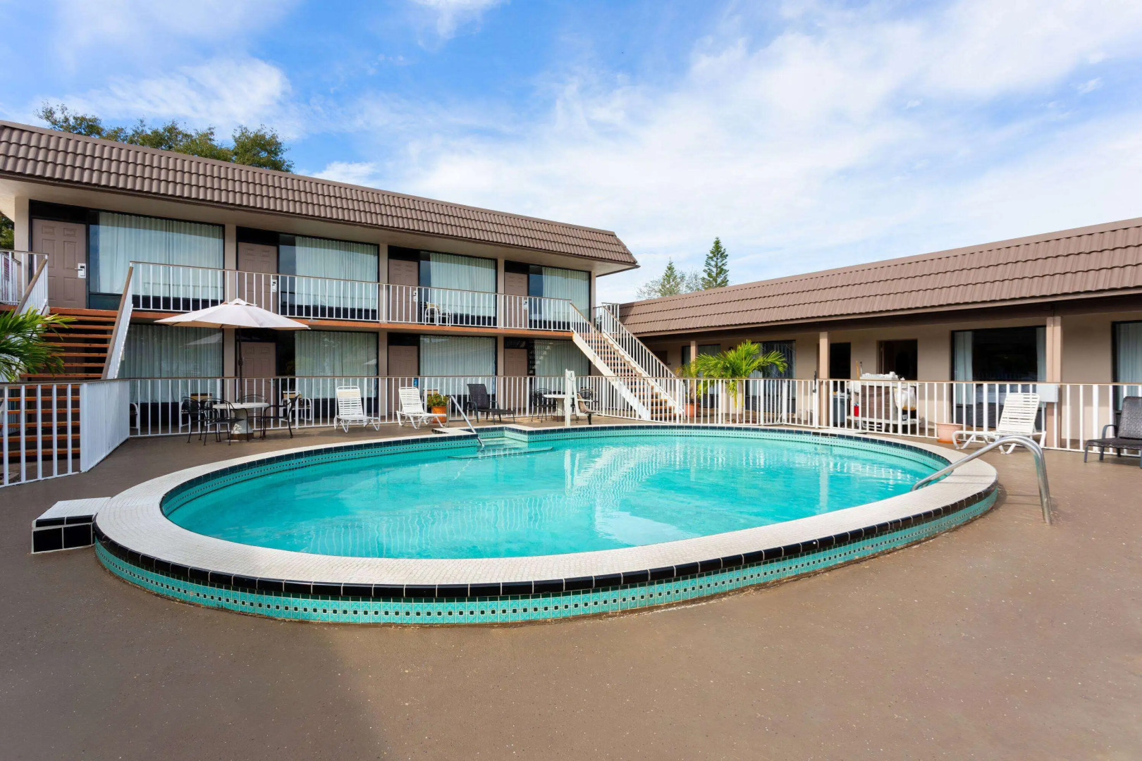 Days Inn by Wyndham St. Petersburg Central