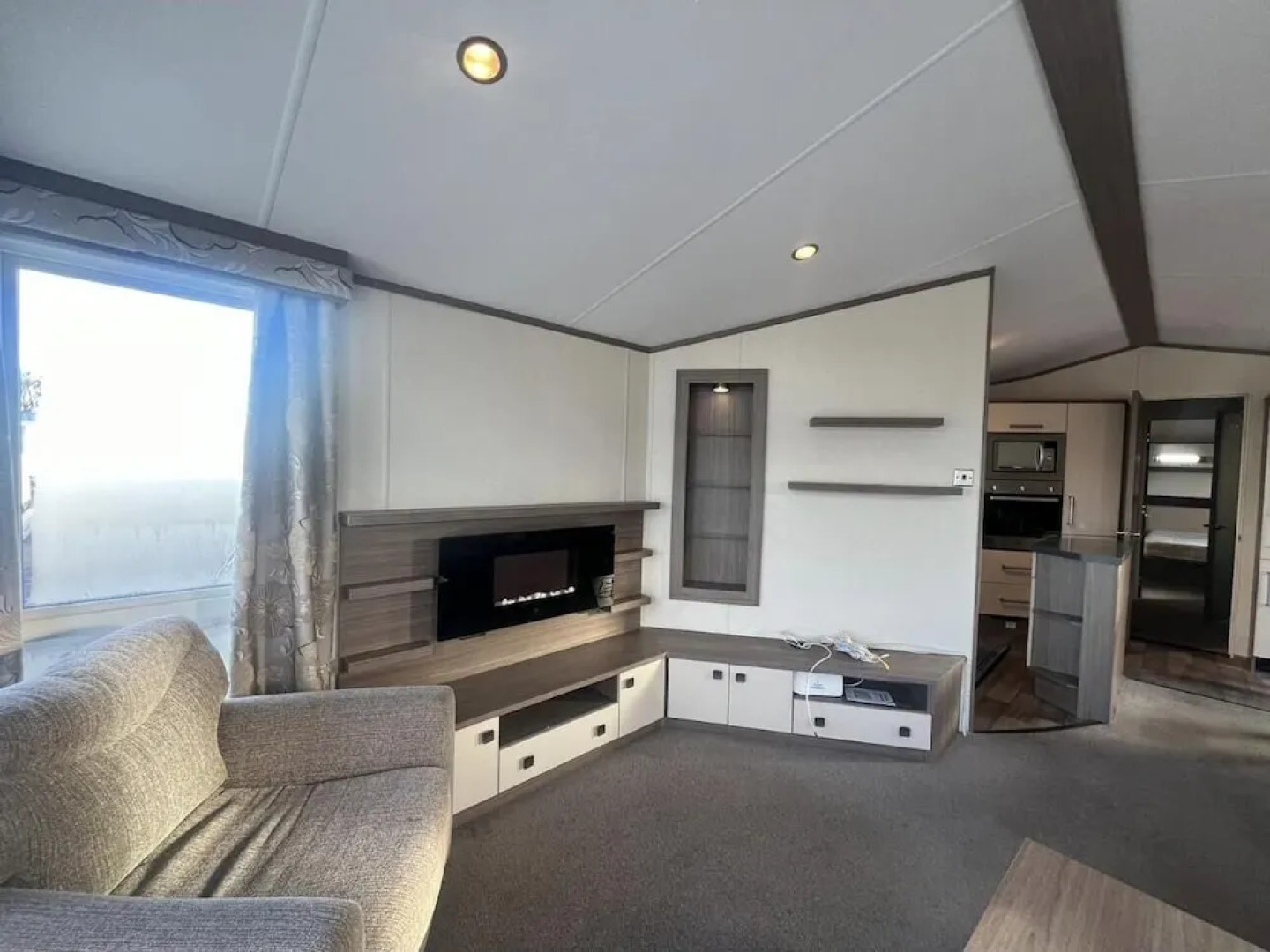 2 bed Platinum-sleeps 6-decking-free Parking