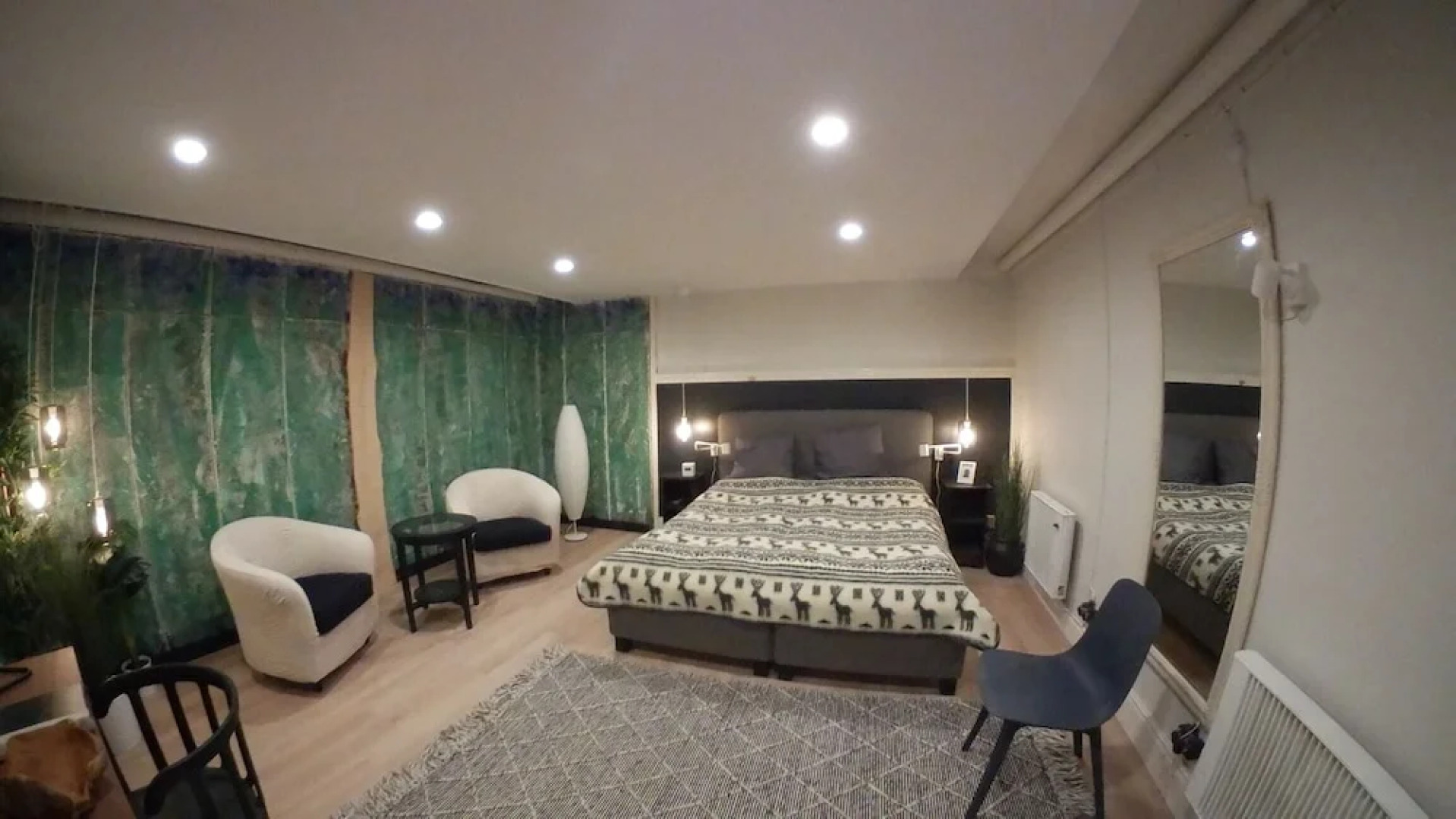 2 Bed Retreat - Sleeps 4 - Pets - Parking - Wifi